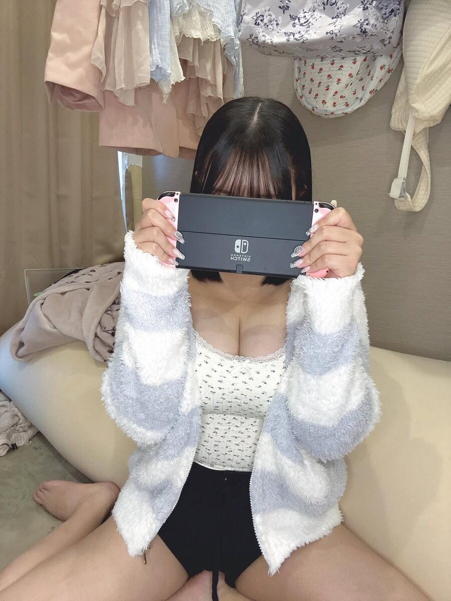 스위치 샀다고 자랑하는 누나 jpg_1.jpg